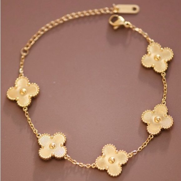 18K Gold Clover Bracelet (7700) - Picture 3 of 6